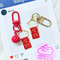 Móc treo/ Móc Khóa Mèo Thẻ Cầm Liểng Kèm Chuông