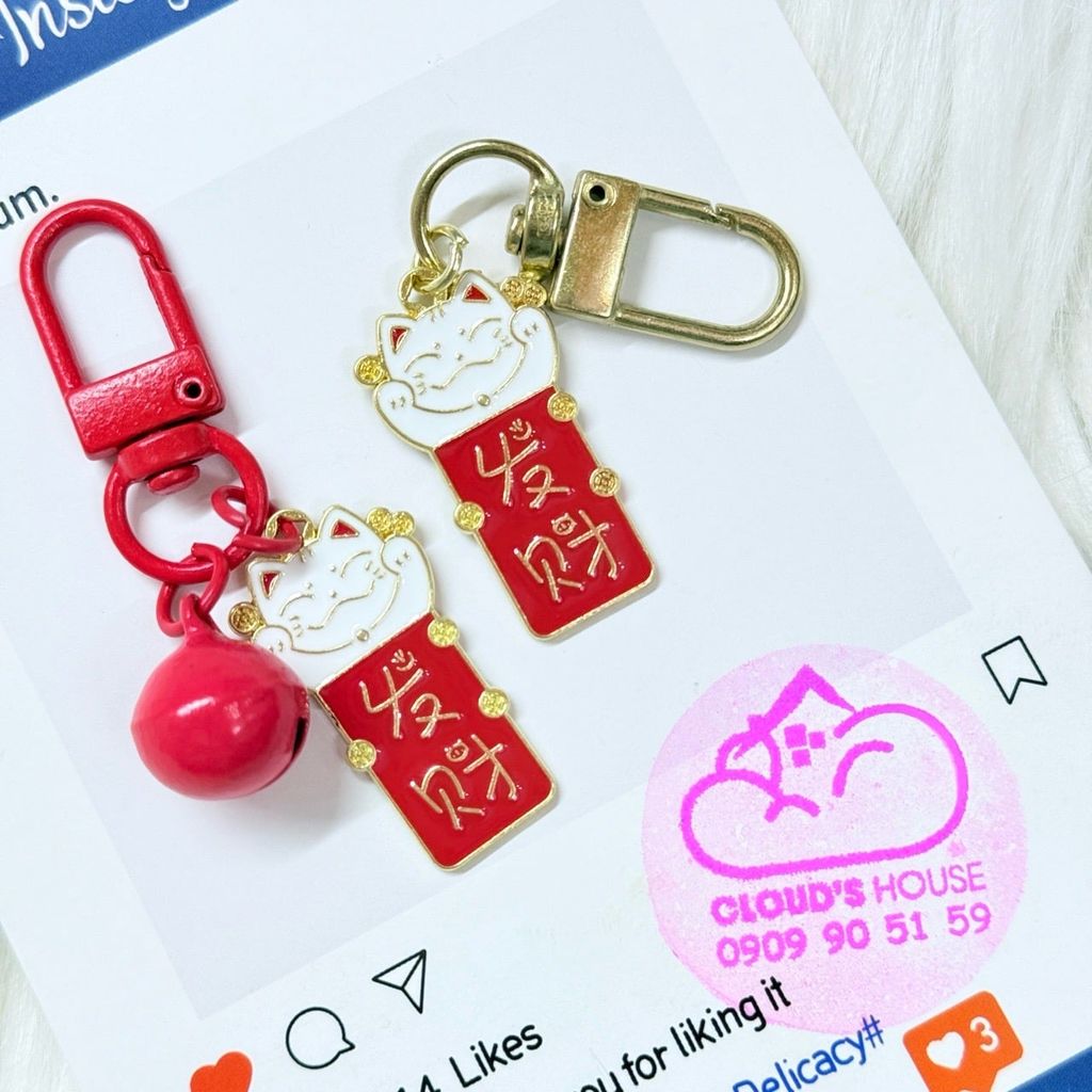 Móc treo/ Móc Khóa Mèo Thẻ Cầm Liểng Kèm Chuông