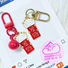 Móc treo/ Móc Khóa Mèo Thẻ Cầm Liểng Kèm Chuông
