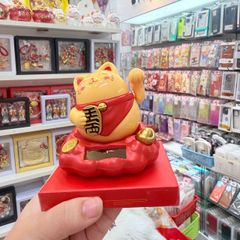 Mèo Thần Tài To Tròn Quay Mang Yếm - Năng Lượng - Tết 2026