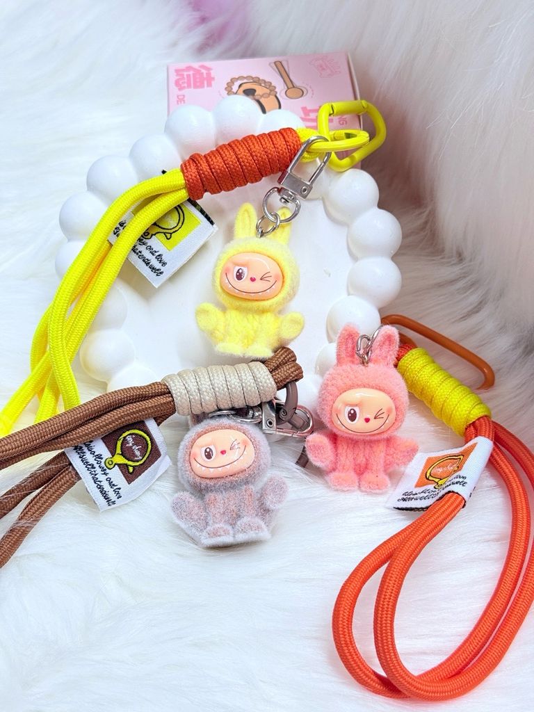 Dây đeo ngắn móc tay LABUBU chất dù giữ điện thoại màu phối trơn ( DÂY NGẮN) - kèm móc hoạt hình