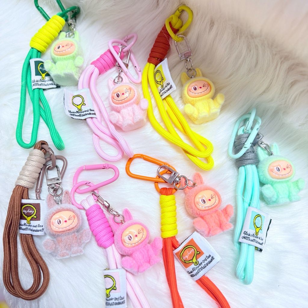 Dây đeo ngắn móc tay LABUBU chất dù giữ điện thoại màu phối trơn ( DÂY NGẮN) - kèm móc hoạt hình