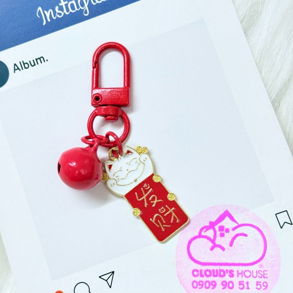 Móc treo/ Móc Khóa Mèo Thẻ Cầm Liểng Kèm Chuông