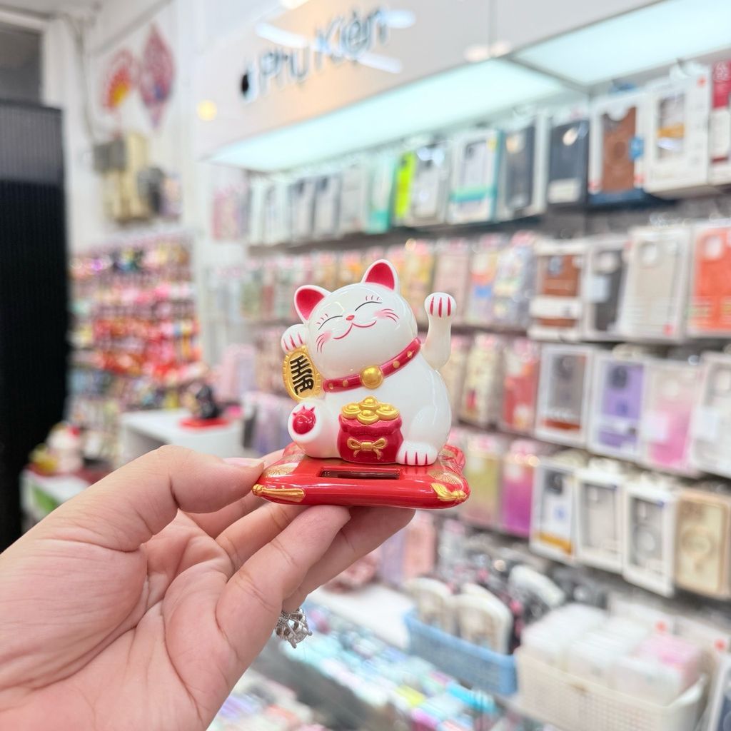 Mèo Thần Tài Cầm Liểng Ngồi Dưới Túi Vàng - Năng Lượng - Tết 2026