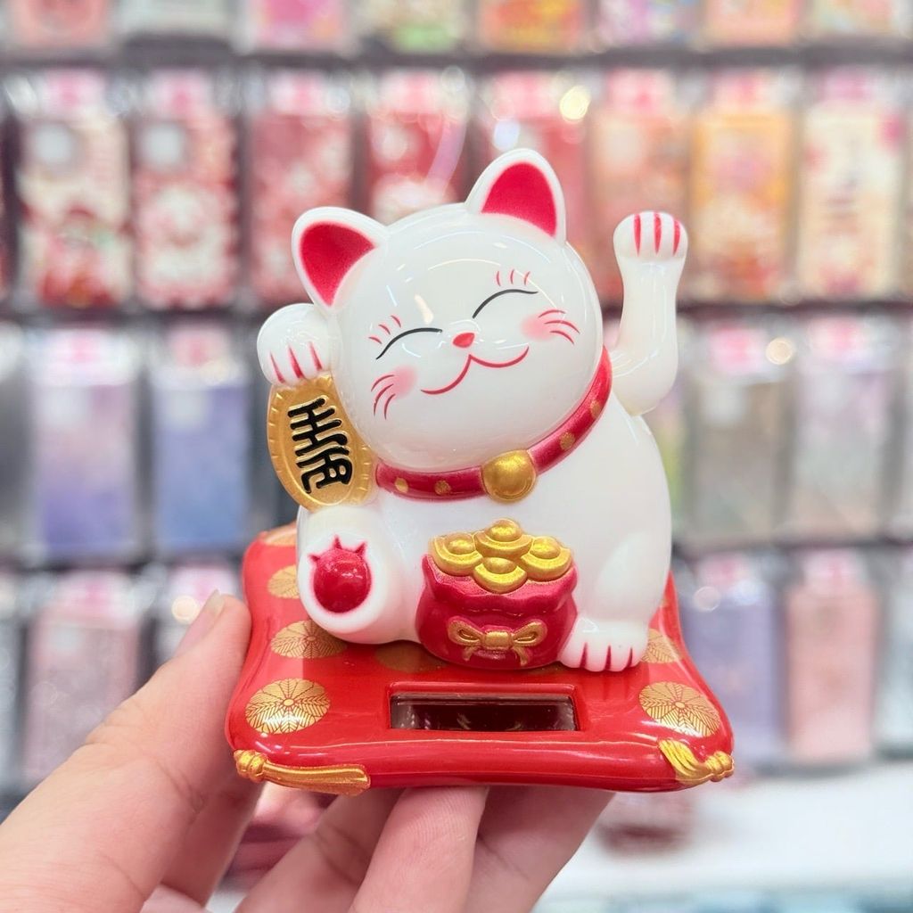 Mèo Thần Tài Cầm Liểng Ngồi Dưới Túi Vàng - Năng Lượng - Tết 2026