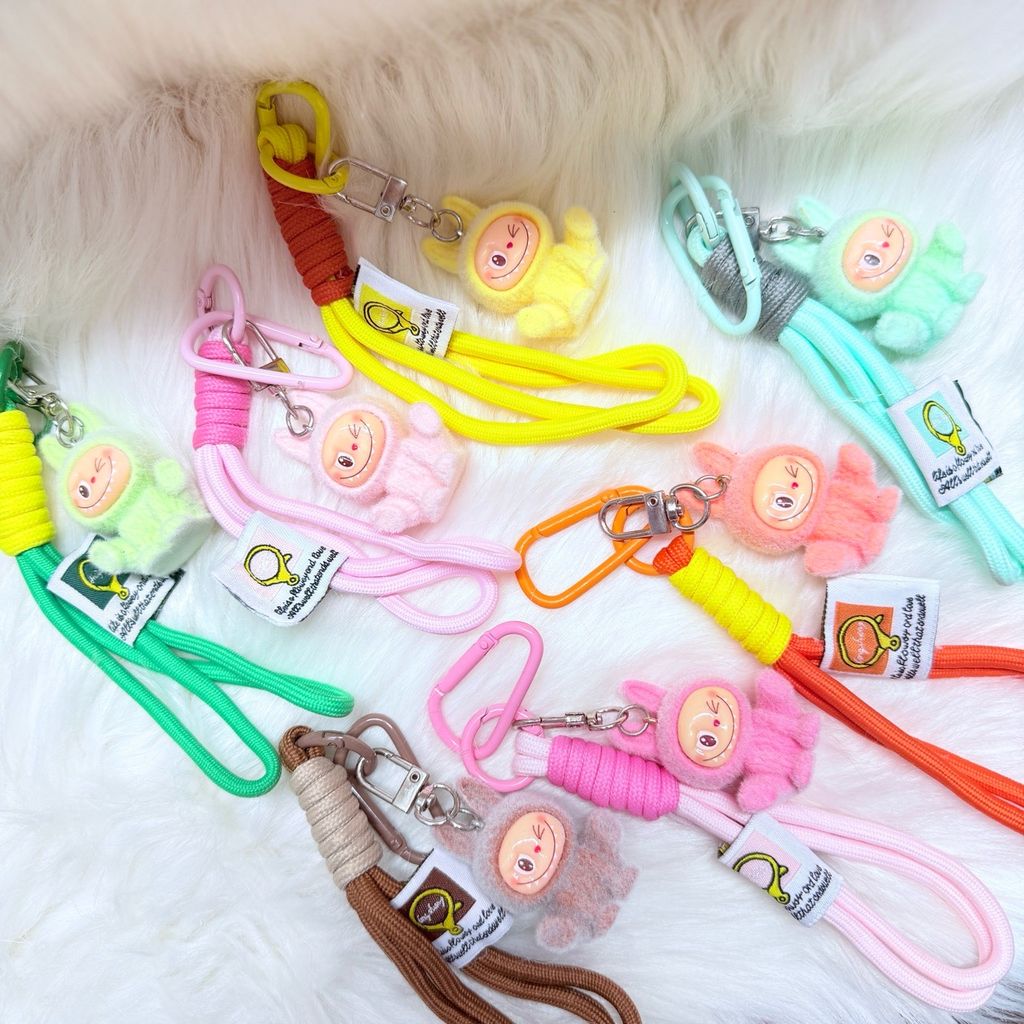 Dây đeo ngắn móc tay LABUBU chất dù giữ điện thoại màu phối trơn ( DÂY NGẮN) - kèm móc hoạt hình