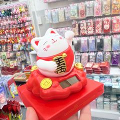 Mèo Thần Tài To Tròn Quay Mang Yếm - Năng Lượng - Tết 2026