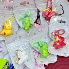 Móc Treo Ngựa Nhiều Màu Sắc Mini 2026 ( nhựa)