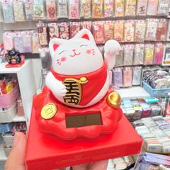 Mèo Thần Tài To Tròn Quay Mang Yếm - Năng Lượng - Tết 2026