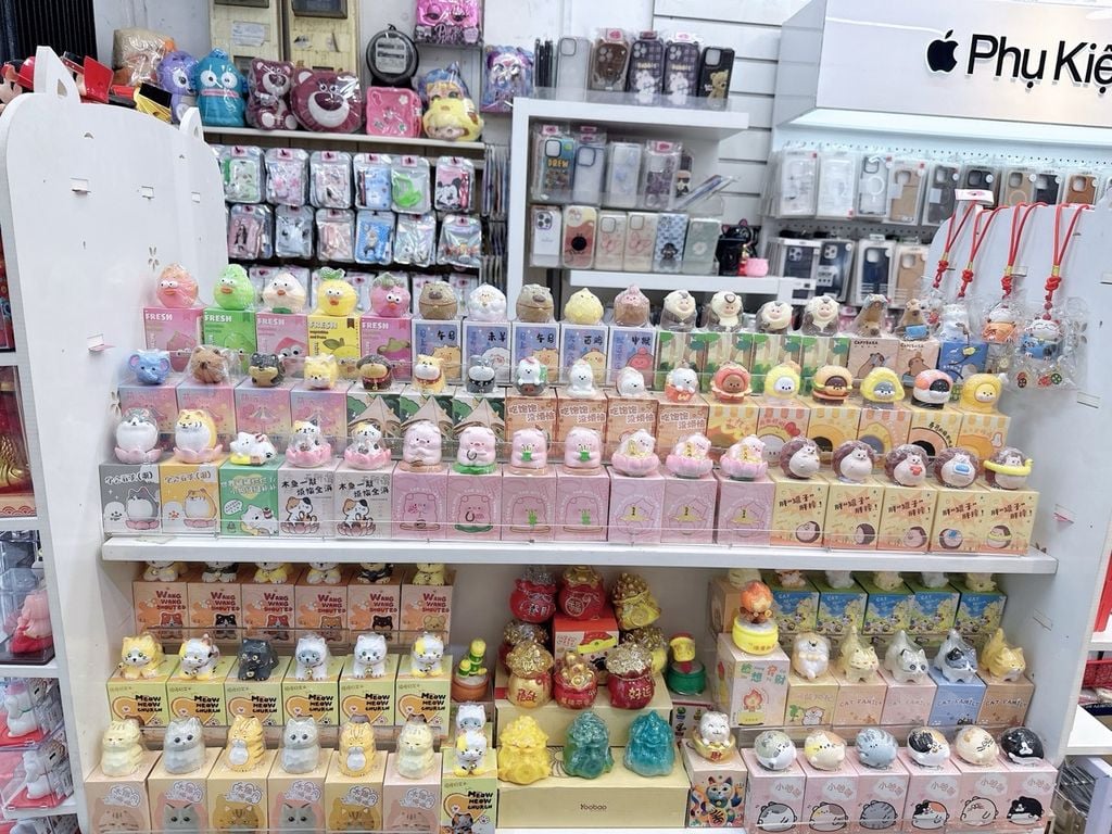 Tượng Chó Trắng & Các Hoạt Động cute trang trí bàn làm việc để xe oto, đồ chơi vô tri để bàn dễ thương