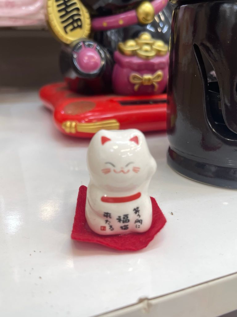 Tượng Mèo Mini bằng sứ Nhật Bản để bàn