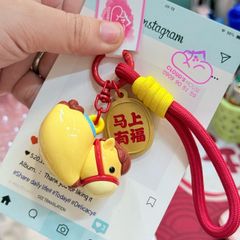 Móc Khóa Ngựa Nhựa Bóng Dây Đỏ Tết 2026