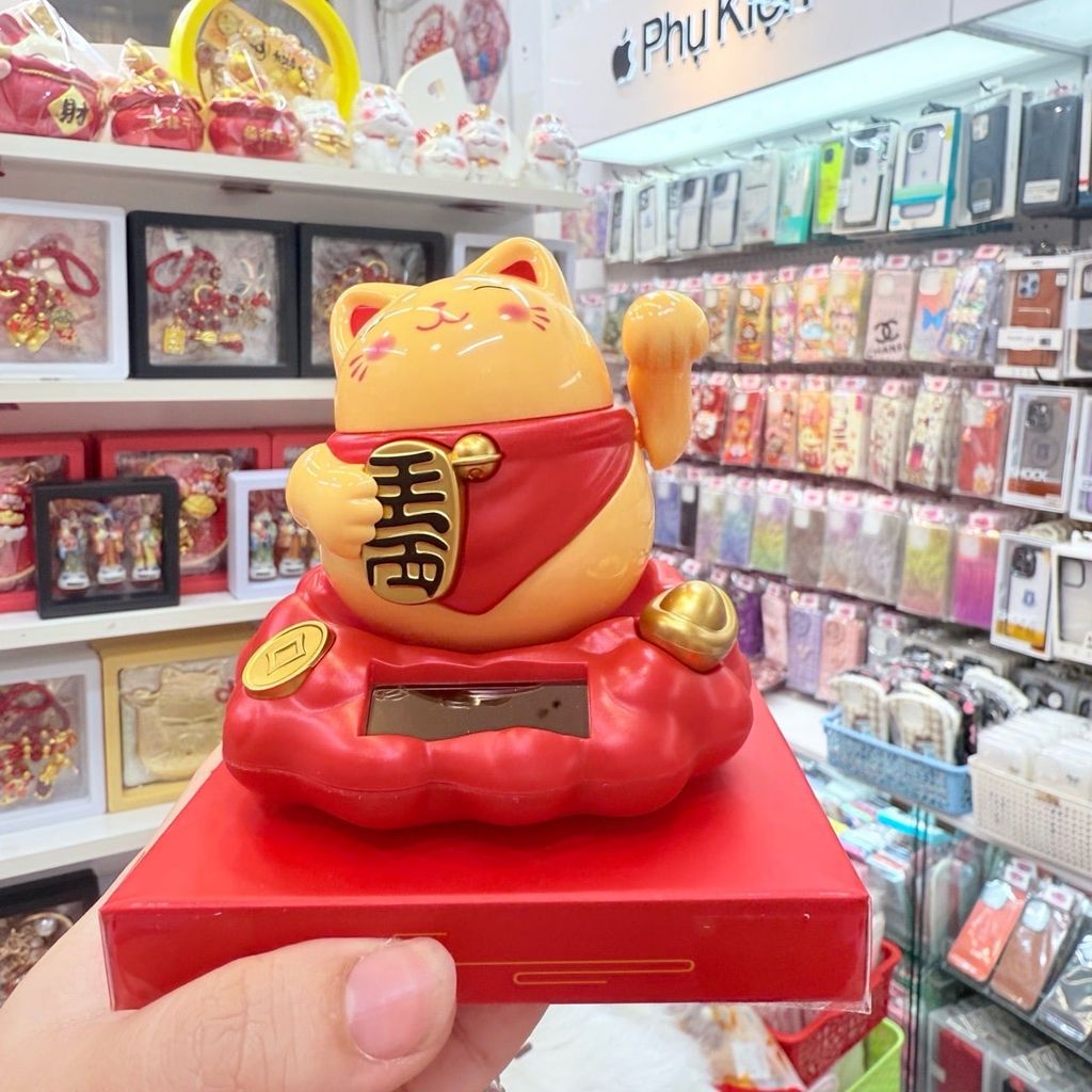 Mèo Thần Tài To Tròn Quay Mang Yếm - Năng Lượng - Tết 2026