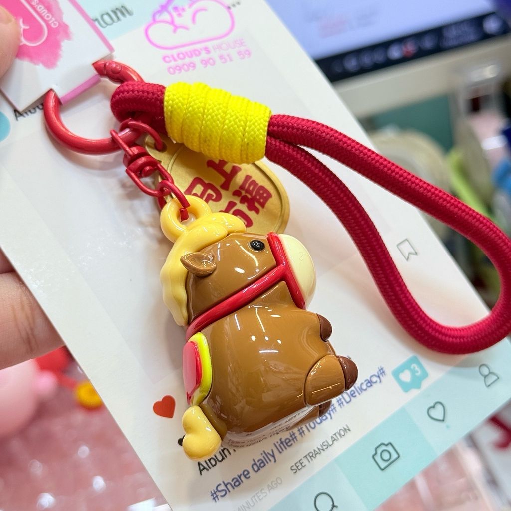 Móc Khóa Ngựa Nhựa Bóng Dây Đỏ Tết 2026