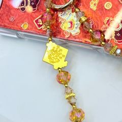 Dây Đeo Điện Thoại Ngắn Charm Đá Tài Lộc Tết 2026