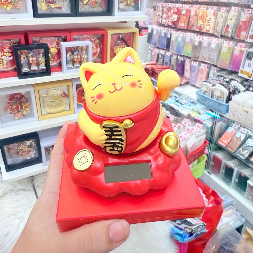 Mèo Thần Tài To Tròn Quay Mang Yếm - Năng Lượng - Tết 2026