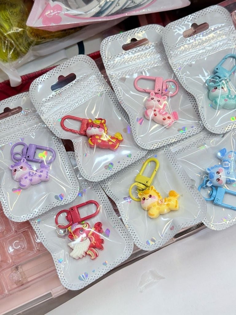 Móc Treo Ngựa Nhiều Màu Sắc Mini 2026 ( nhựa)