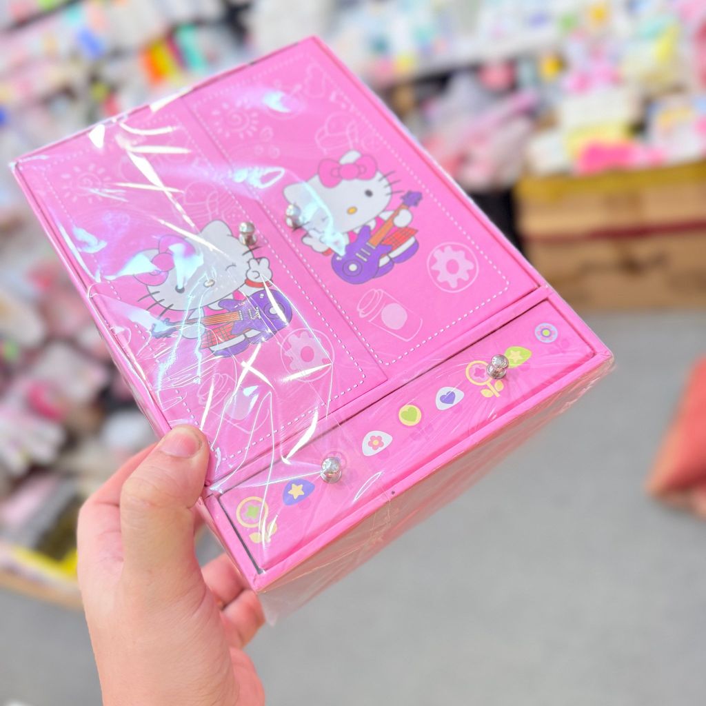 TỦ HELLO KITTY