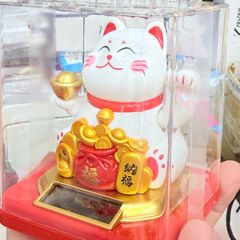 Mèo Thần Tài Nhựa Vẫy Tay Tài Lộc - Năng Lượng Mặt Trời- TẾT 2026 (Nhiều Mẫu)
