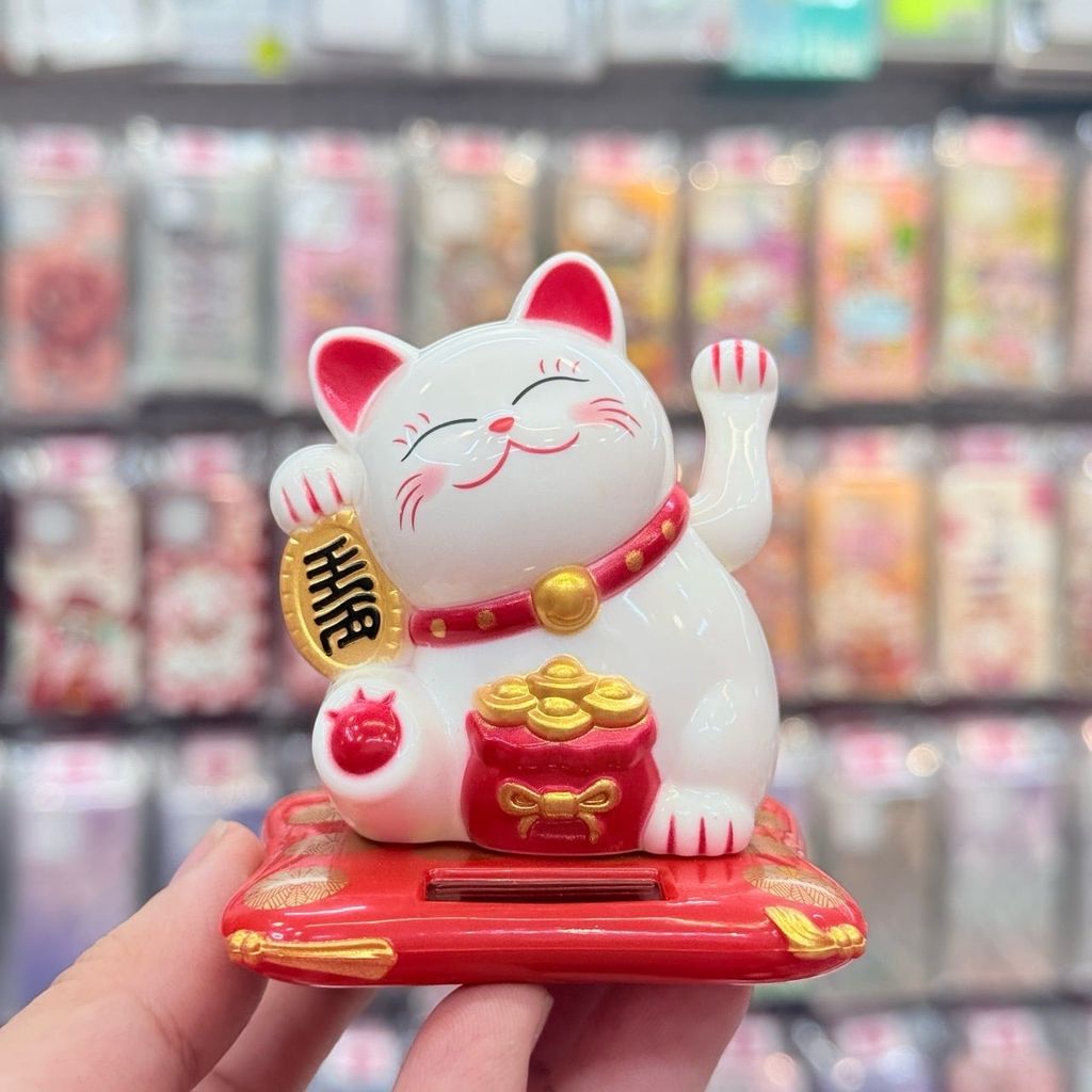 Mèo Thần Tài Cầm Liểng Ngồi Dưới Túi Vàng - Năng Lượng - Tết 2026