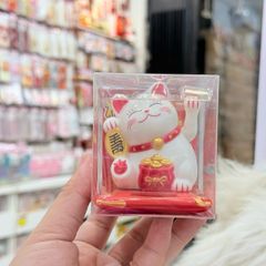 Mèo Thần Tài Cầm Liểng Ngồi Dưới Túi Vàng - Năng Lượng - Tết 2026