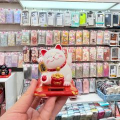 Mèo Thần Tài Cầm Liểng Ngồi Dưới Túi Vàng - Năng Lượng - Tết 2026