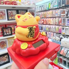 Mèo Thần Tài To Tròn Quay Mang Yếm - Năng Lượng - Tết 2026