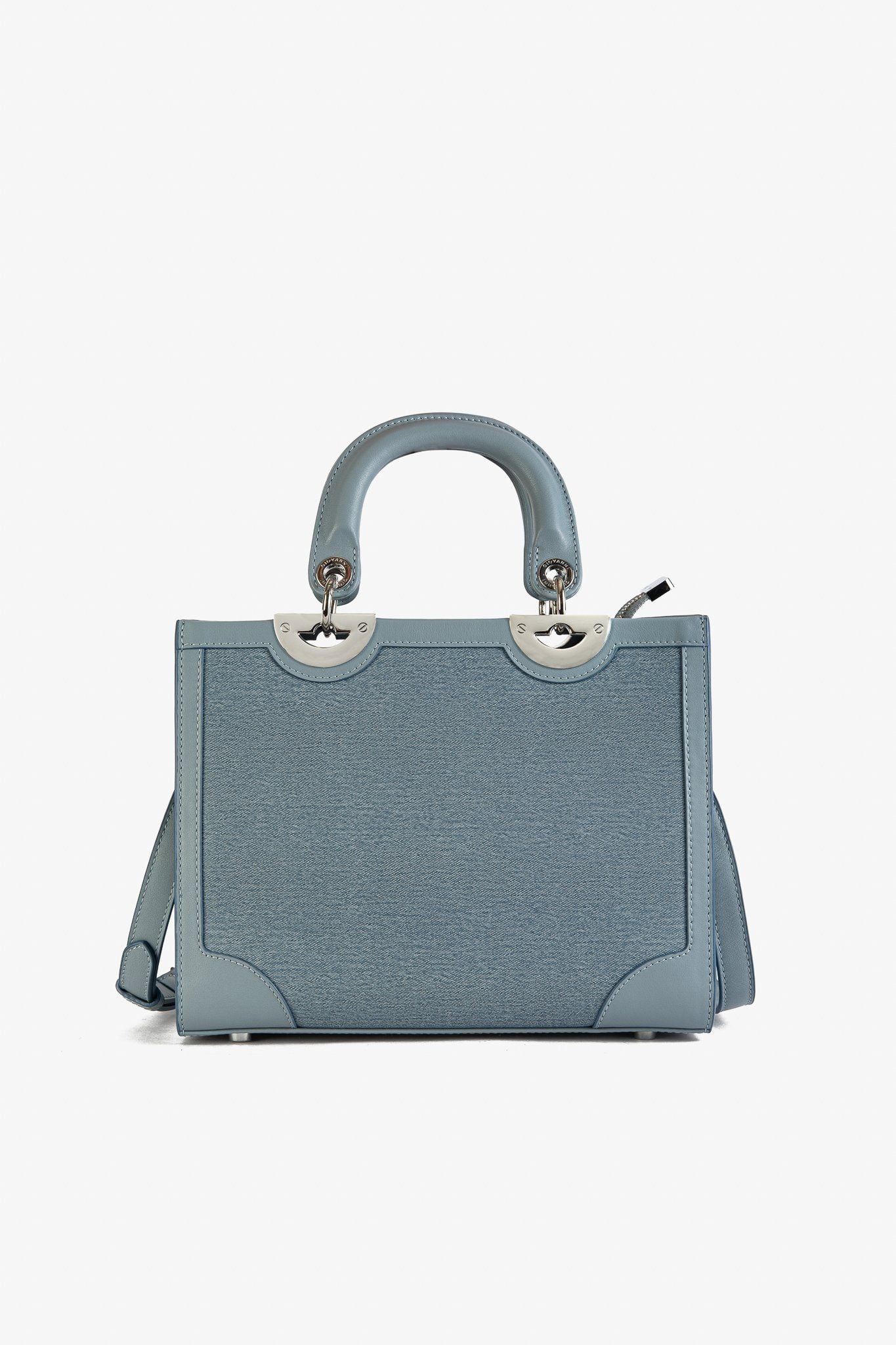 Xanh nước biển nhạt