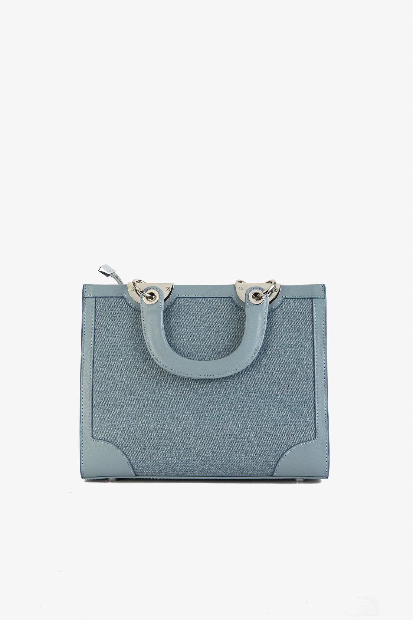 Xanh nước biển nhạt