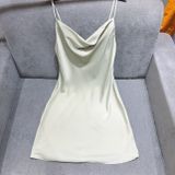  Đầm lụa URBAN OUTFITTER ngắn,trơn màu 