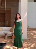  Đầm lụa URBAN OUTFITTER dáng dài 