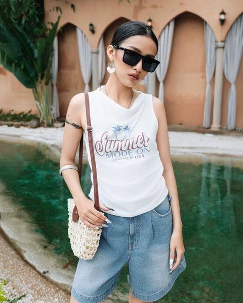 áo thun chữ chiết eo màu trắng