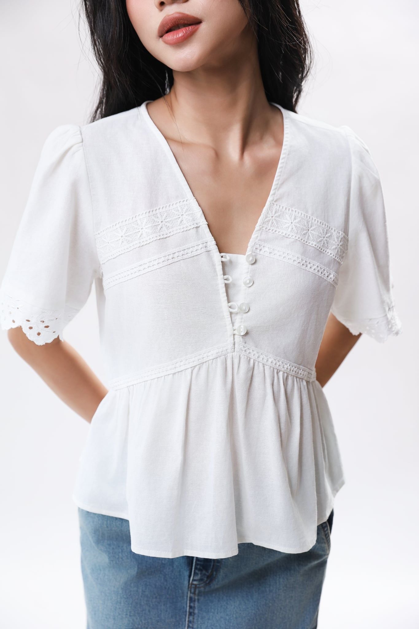 Áo Sơ Mi Kiểu Cổ V NT 10612436