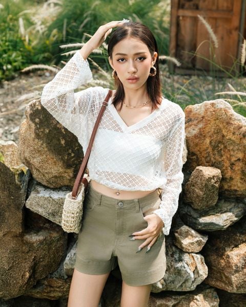 áo khoác croptop dài tay màu kem