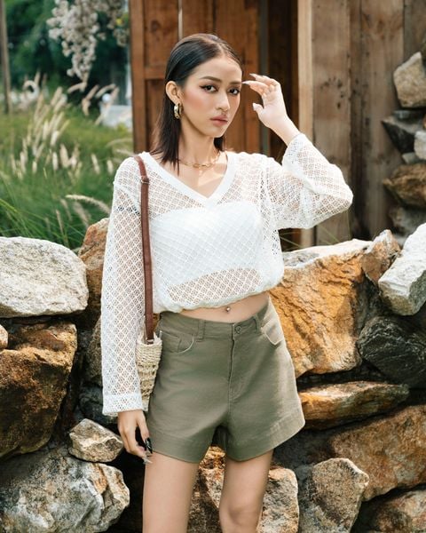áo khoác croptop dài tay màu kem