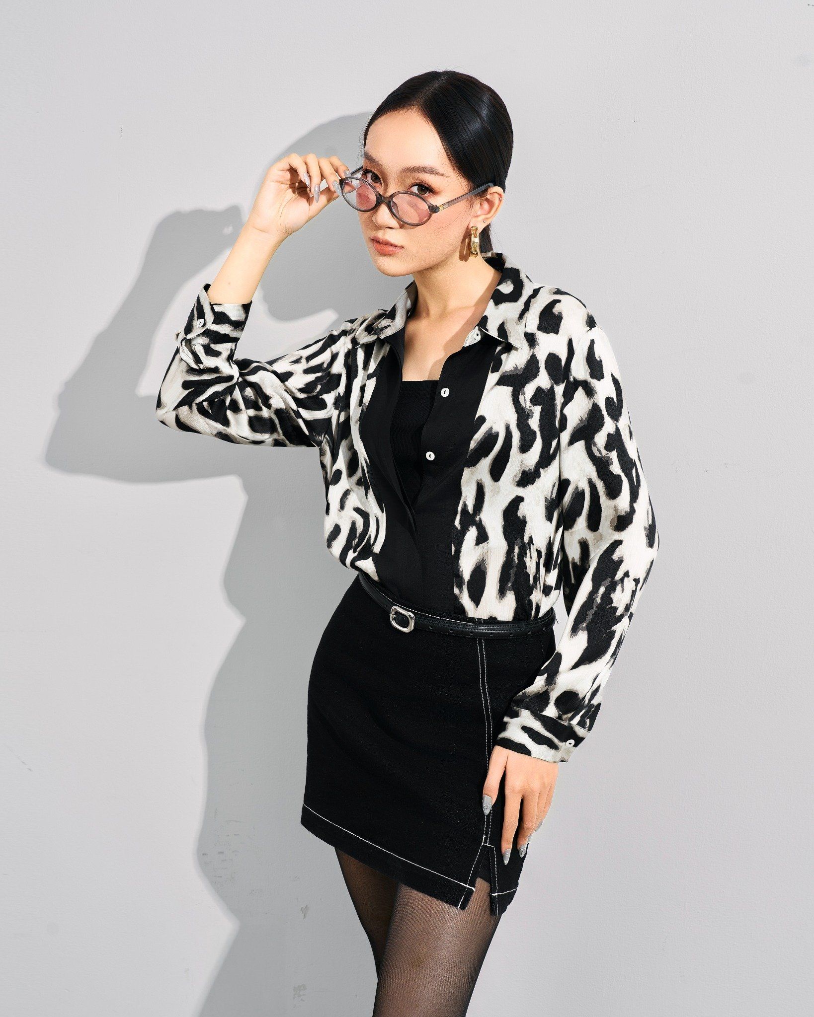 Áo Sơ Mi Lụa Họa Tiết Beo Đen 10611941