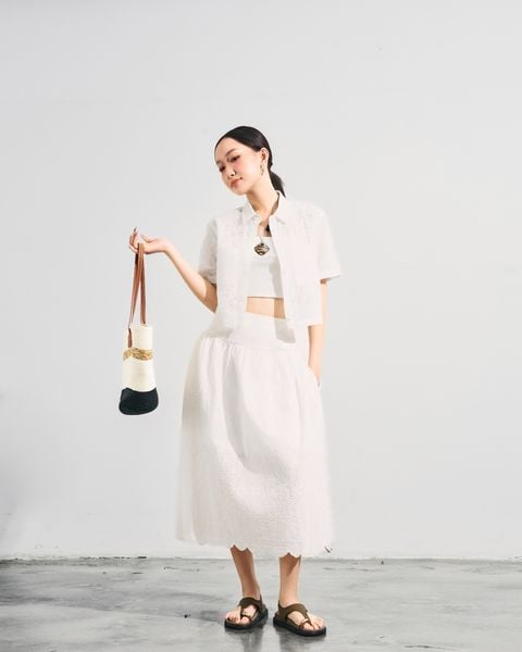 chân váy dài kate thêu trắng