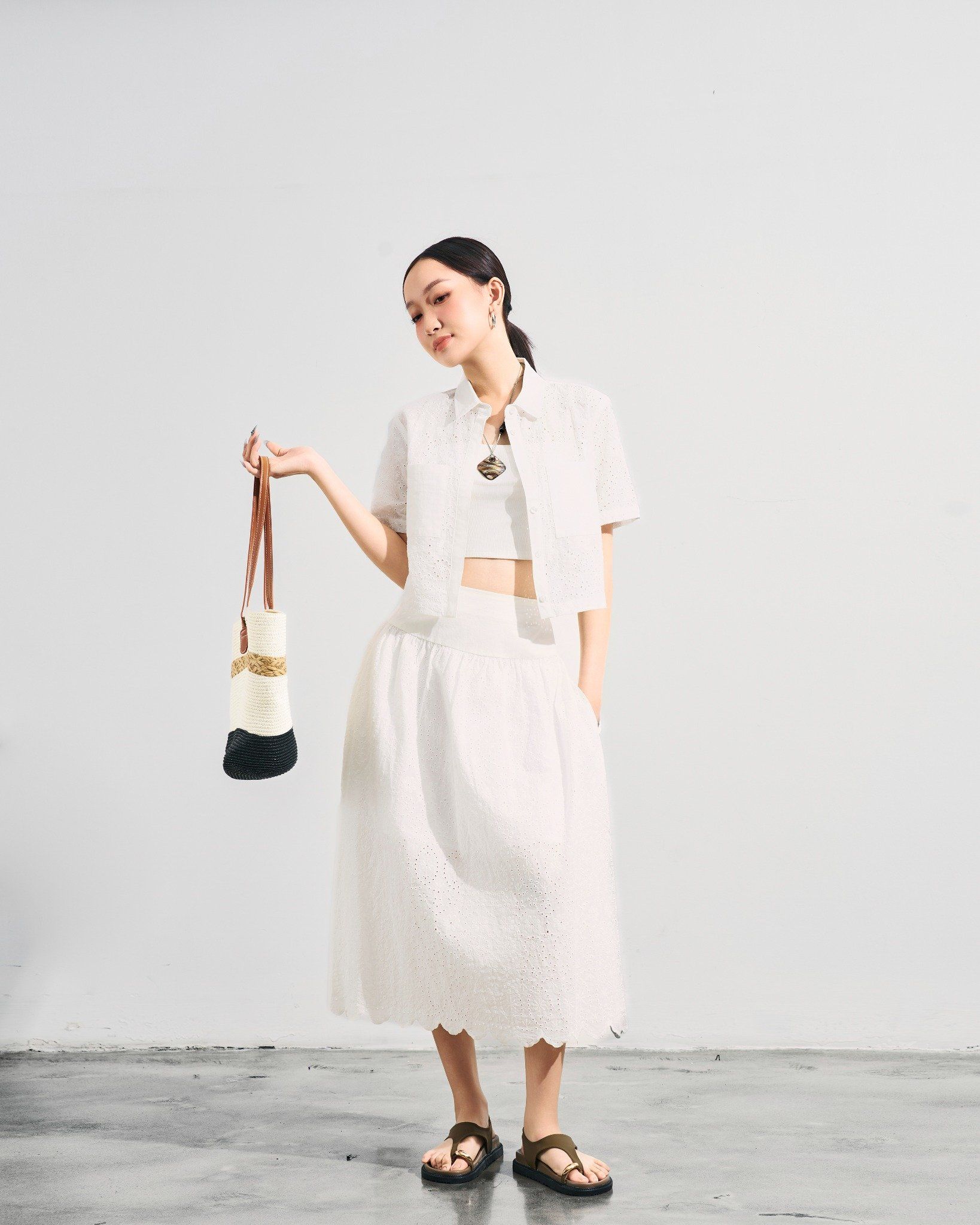 Sơ Mi Croptop Kate Thêu 10611929