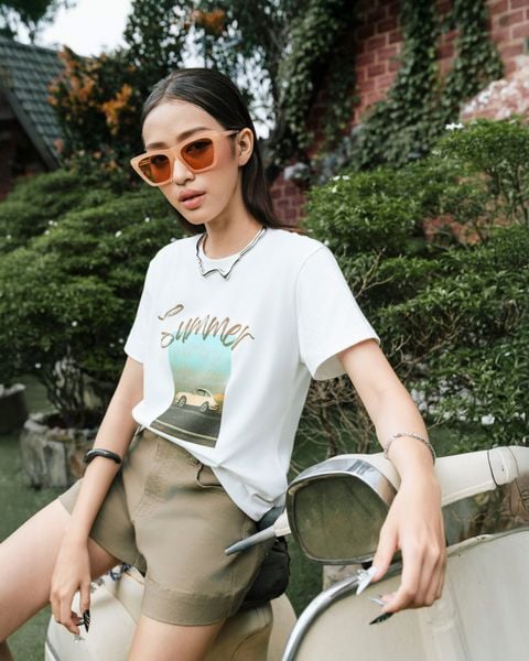 áo thun hình màu trắng