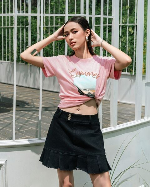 Chân váy kiểu xếp ly màu đen