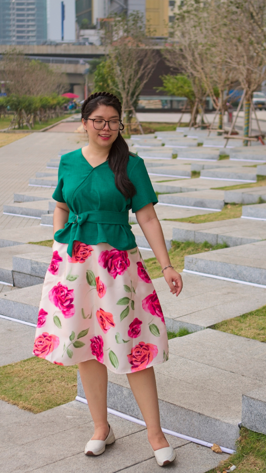 CHÂN VÁY - HOA HỒNG