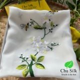  Khăn choàng lụa tơ tằm thêu tay_màu trắng- Món quà tặng thuần Việt mang nhiều ý nghĩa 