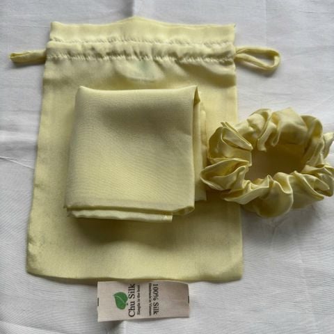  Bộ khăn lụa Chu Silk kèm che mắt và dây buộc tóc có túi đựng 
