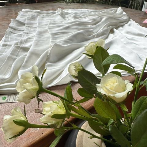  Top sheet lụa tơ tằm thượng hạng hay còn gọi là ga phẳng, tấm phủ trên 