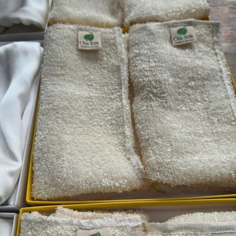  Quà tặng thuần tơ tằm bản địa ý nghĩa set gồm đôi vỏ gối+ đôi khăn mặt tơ tằm 