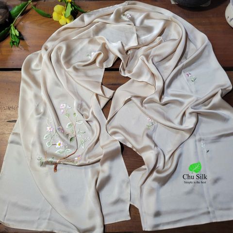  Khăn choàng tơ tằm nguyên chất thêu tay - Khăn quà tặng ngoại giao cao cấp- Mẫu số 2 màu be 