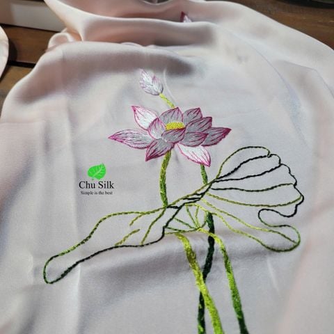  Khăn choàng tơ tằm cao cấp thêu tay độc bản 