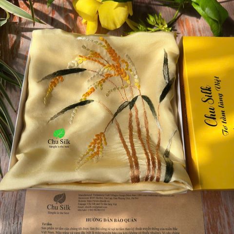  Khăn lụa tơ tằm thêu tay_Màu vàng 