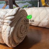  Chăn tơ tằm chần ruột tơ nguyên tấm do con tằm tự dệt, vỏ áo lụa nguyên chất, màu be, khâu tay hình quả trám đôi 