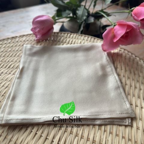  Khăn tay nữ chất liệu tơ tằm cao cấp loại mềm mịn 